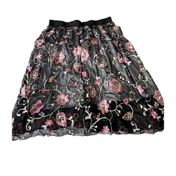 LuLaRoe Dresses & Skirts - Gorgeous black skirt with floral pattern!